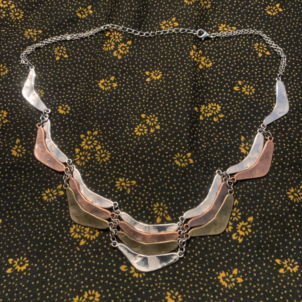 Silver tone metal necklace - Picture 2 of 2